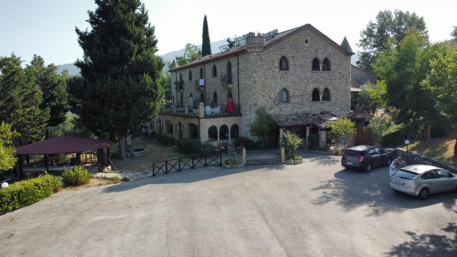 Hotel Lo Smeraldo Roccavivara Exterior photo